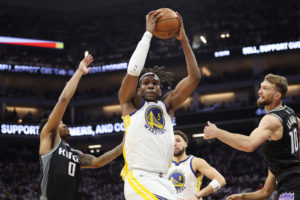 Los Warriors planean liberar el contrato de Kevon Looney