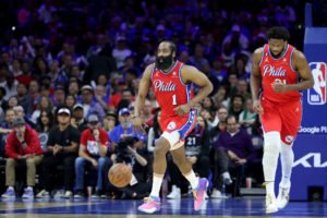 Embiid pide a Harden que sea más agresivo