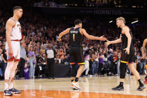Booker al rescate: 47 puntos para ganar el Game 3