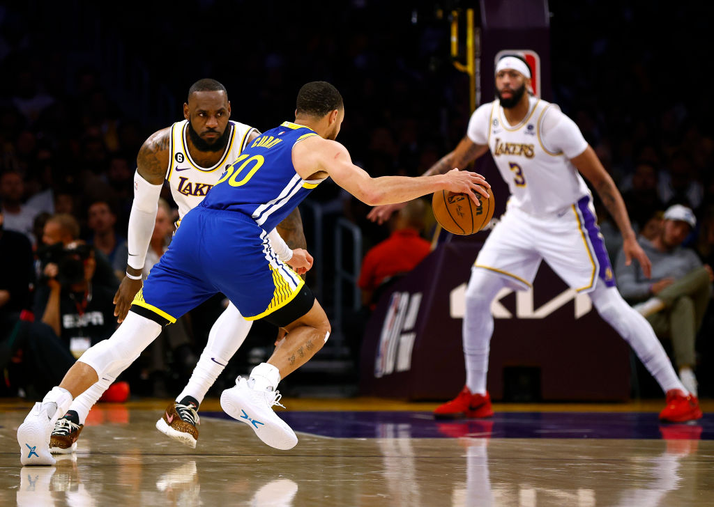 Los Lakers arrollan a los Warriors