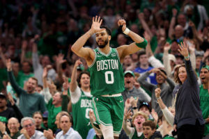 Histórico Tatum: 51 puntos para volver a las Finales del Este