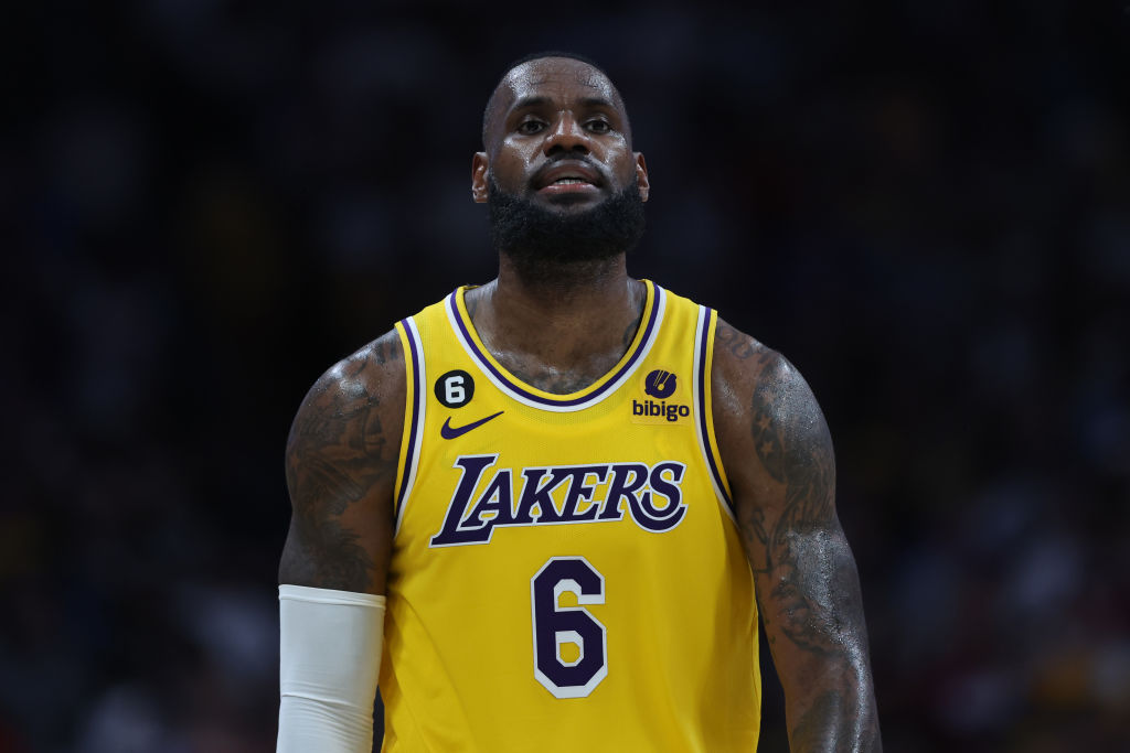LeBron podría pasar por el quirófano en verano