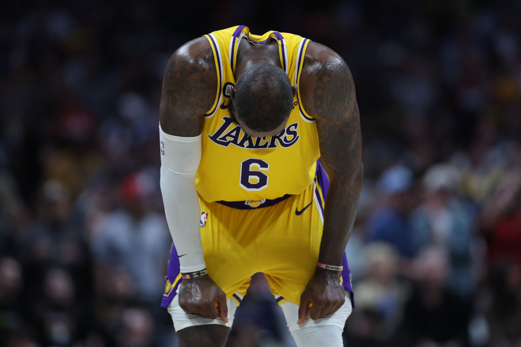 Reaves defiende los triples de LeBron: "Puede tirar lo que quiera"