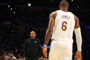 Los Lakers, dispuestos a dar tiempo y espacio a LeBron James
