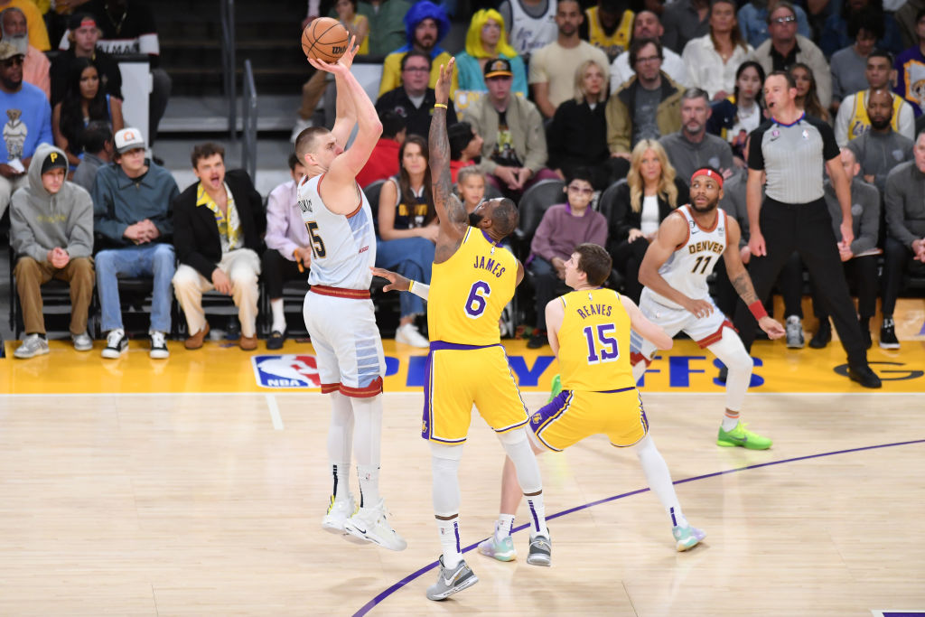 Jokic bromea sobre su triple a una pierna: "Toda mi vida está desequilibrada"