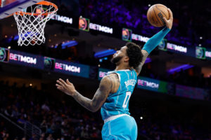 Miles Bridges acepta oferta cualificada de los Hornets