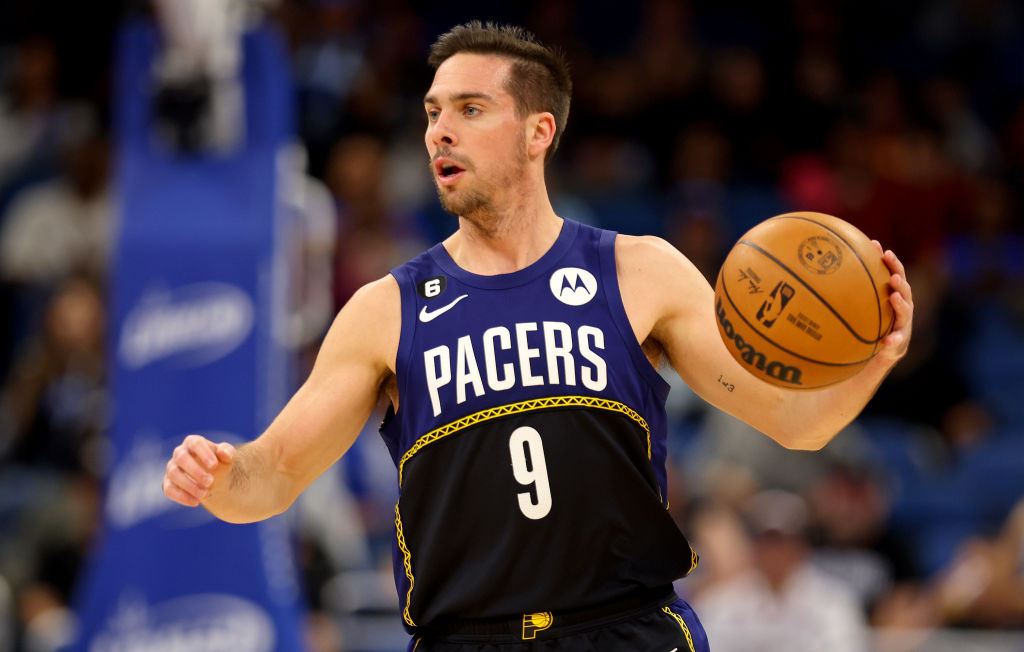 Phoenix muestra interés en T.J. McConnell