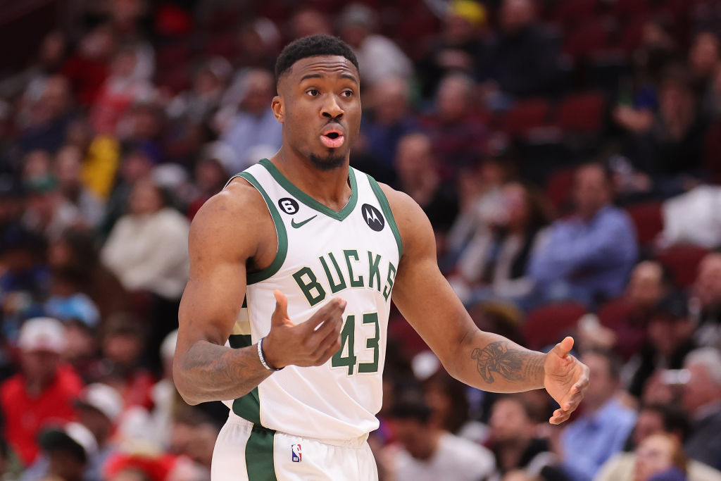 Thanasis Antetokounmpo seguirá en los Bucks