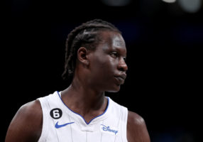 Phoenix podría incorporar a Bol Bol
