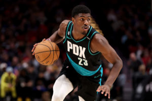 Los Blazers despiden a Jeenathan Williams
