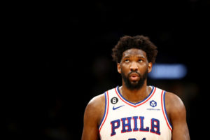 Embiid quiere ganar "en Philadelphia o en otro sitio"