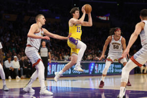 Austin Reaves renueva con los Lakers