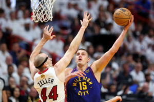 New Orleans suma a Cody Zeller