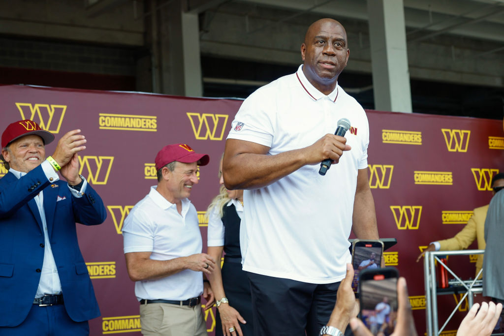 Magic Johnson no escatima en elogios hacia Rob Pelinka