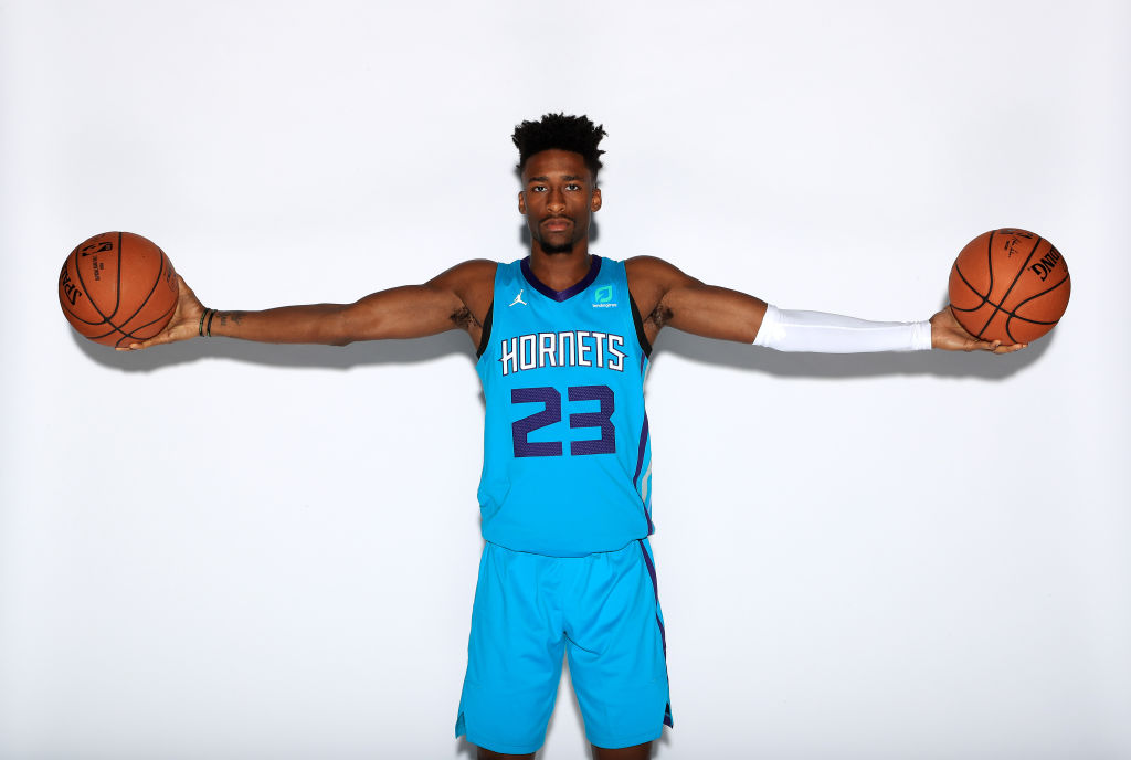 Los Hornets despiden a Kobi Simmons