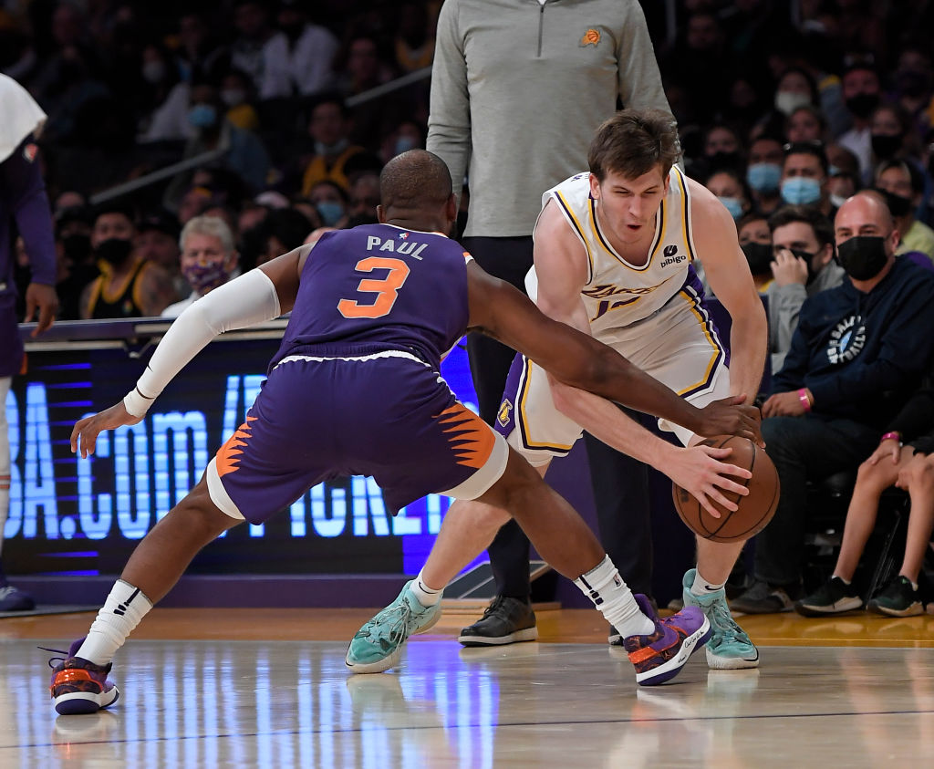 Austin Reaves pensó que el traspaso de Chris Paul era una noticia falsa