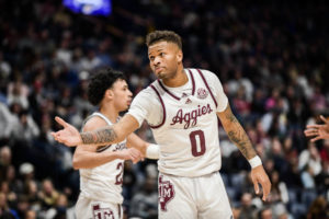 Dexter Dennis acuerda un Exhibit 10 con los Dallas Mavericks