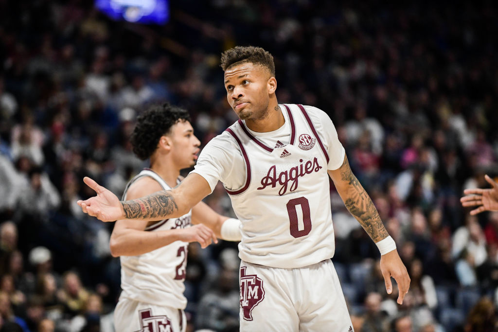 Dexter Dennis acuerda un Exhibit 10 con los Dallas Mavericks