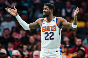 Las ofertas por Ayton no interesan a los Suns