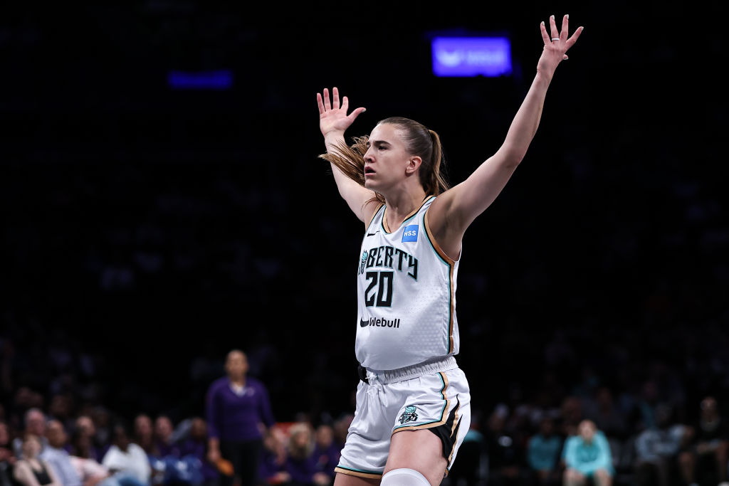 Sabrina Ionescu machaca a las vigentes campeonas