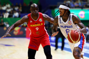 Pep Clarós, entrenador de Angola, critica la naturalización en FIBA