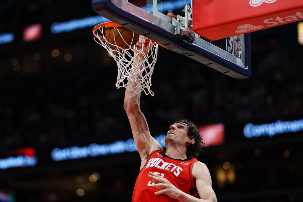 Boban Marjanovic seguirá un año más en los Rockets