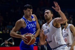 Simone Fontecchio se carga a Serbia con 30 puntos