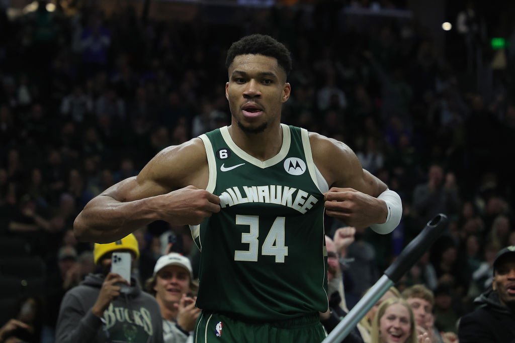 Giannis celebra una acción