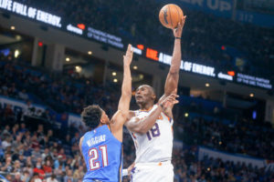 Memphis refuerza la pintura con Bismack Biyombo