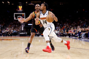 Los Hornets firman a Ish Smith