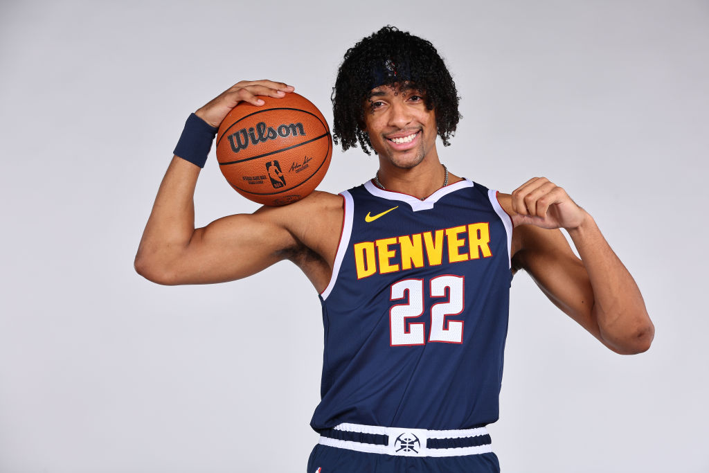 Denver y Zeke Nnaji renuevan su contrato