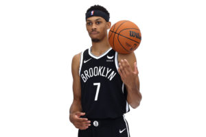 Brooklyn se desprende de Darius Bazley