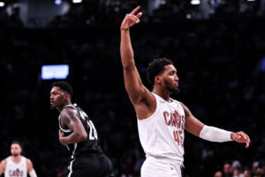 Cleveland arranca con victoria gracias al triple ganador de Donovan Mitchell