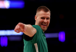 Porzingis brilla en su retorno a Nueva York