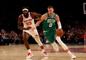 Kristaps Porzingis trabaja para alcanzar su mejor nivel en Boston