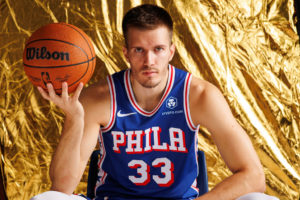 Los Clippers traspasan a Petrusev a los Kings