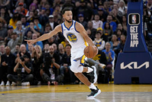 Stephen Curry se queda solo en la pelea
