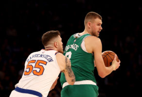 Primer contratiempo de la temporada para Porzingis