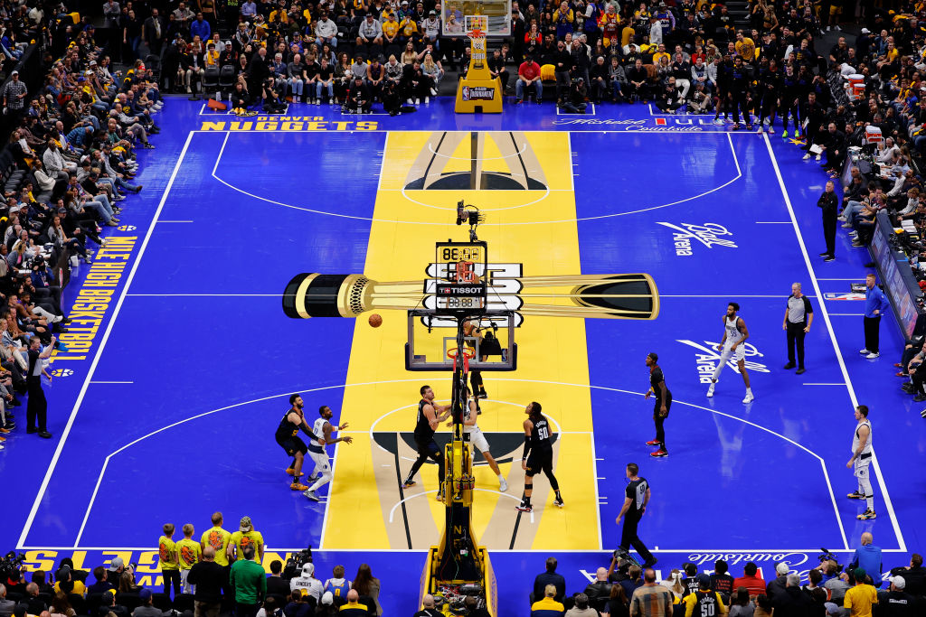 Problemas en la nueva pista de los Nuggets: el triple estaba demasiado lejos
