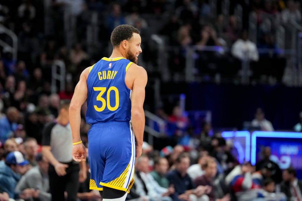 Curry arrebata otro récord de triples... a sí mismo