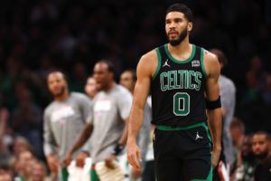 Los Celtics sepultan a Indiana con 155 puntos