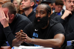 Continúa el desastre de los Clippers de Harden