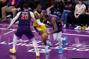 LeBron James se lleva el duelo ante Kevin Durant