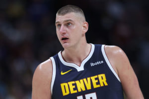 Nikola Jokic y Michael Malone, expulsados ante Detroit