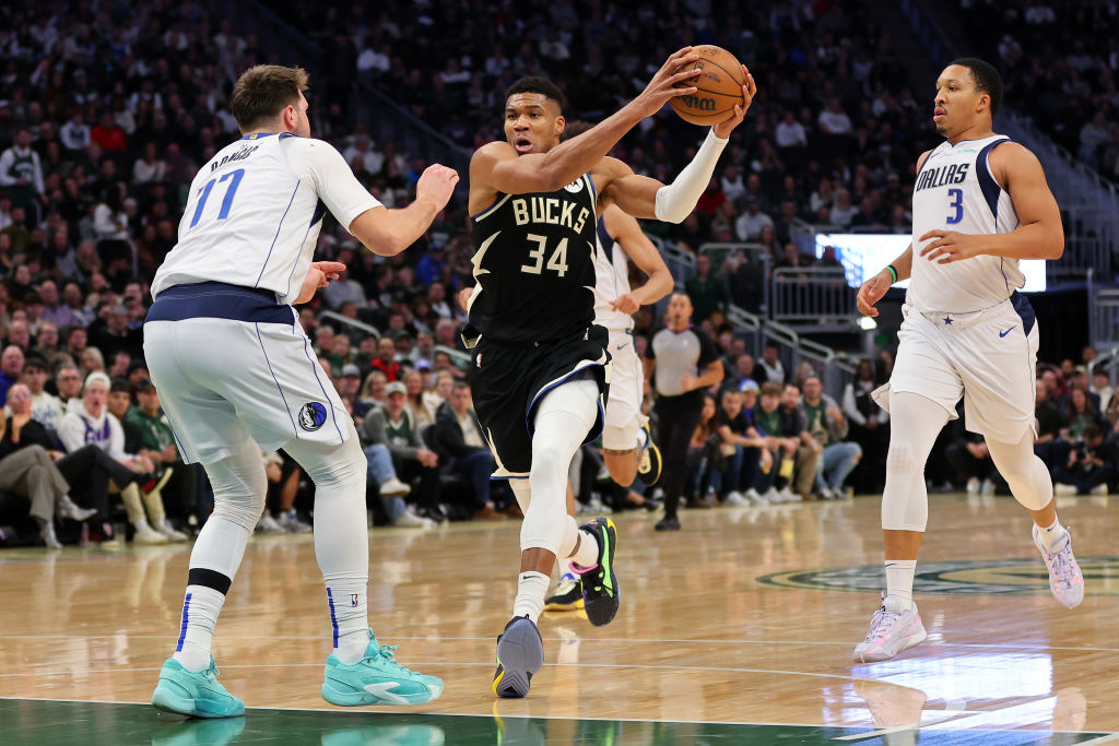 Antetokounmpo bate a Doncic con el MVP en el lejano horizonte
