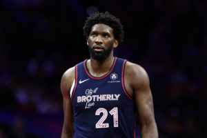 Primeros problemas para Joel Embiid