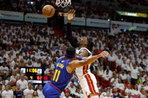 Sin fecha de regreso para Bam Adebayo