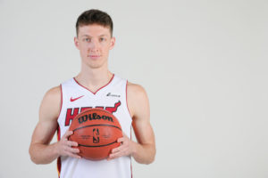 Boston incorpora a Drew Peterson
