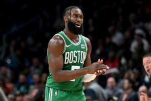 Los Celtics se redimen aplastando a Sacramento