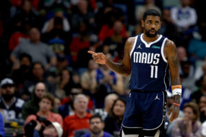 Los Mavericks descartan una lesión grave en el tobillo de Irving